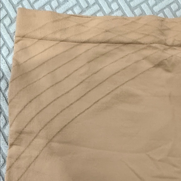 NEW Maidenform Beige Shapewear Shorts Medium High Waist Firm Control - Picture 4 of 7